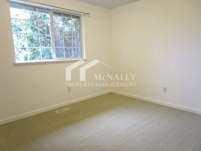 Building Photo - Lovely 3 Bedroom 1 Bath Home in Gig Harbor