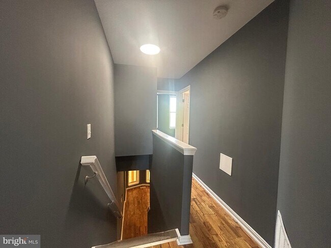 Building Photo - 1516 N Mount St