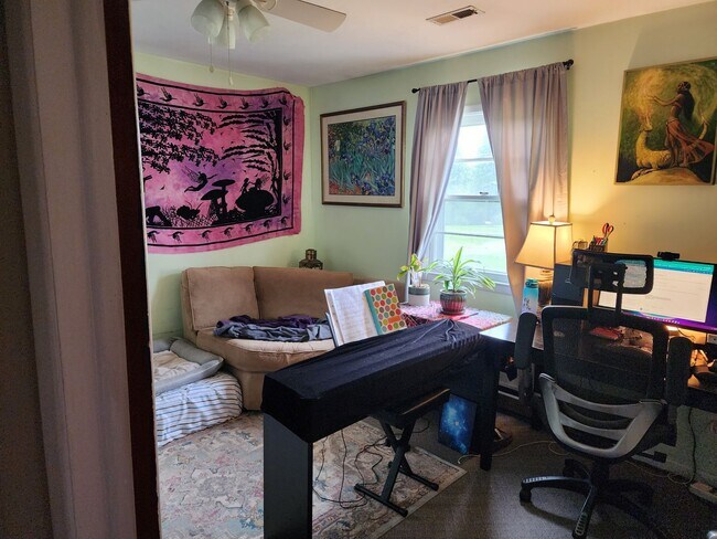 Building Photo - 3 Bed 1 bath Home Mount Airy