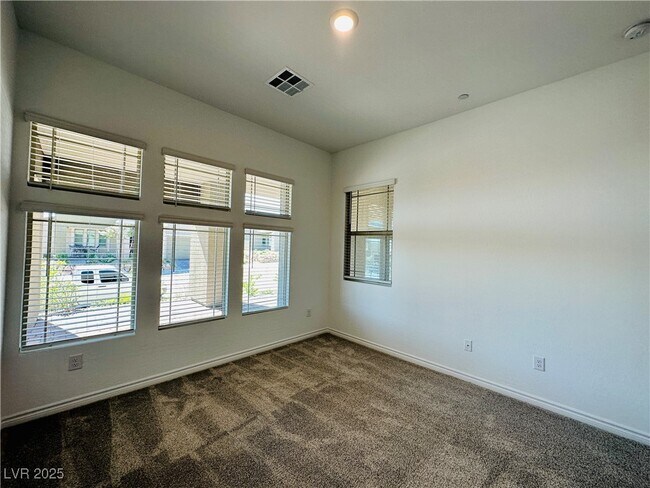 Building Photo - 981 Woodburn Ln
