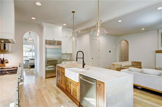 Building Photo - 1268 Hayes Dr SE