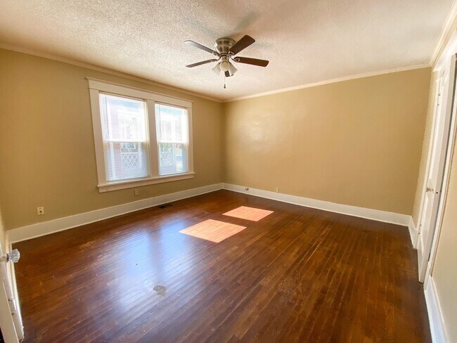 Building Photo - 2 bedroom, 1 bath near Jackson and Maury / Midtown Memphis