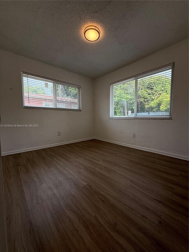 Building Photo - 5515 NW 6th Pl