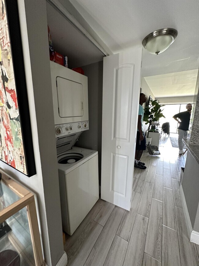 Building Photo - 5200 NW 31st Ave