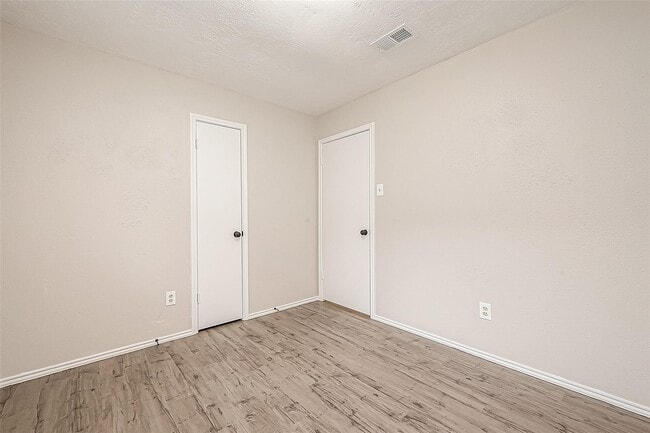 Building Photo - 9247 Autumnsong Dr