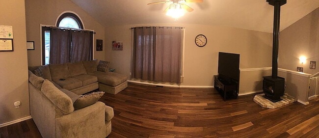 Building Photo - 3-Bed, 2-Bath Retreat in Scenic Eagle River, AK!"