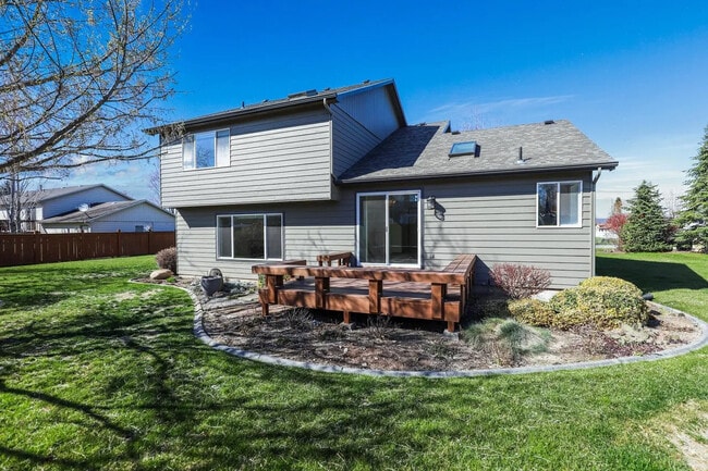 Building Photo - 18624 E 8th Ave