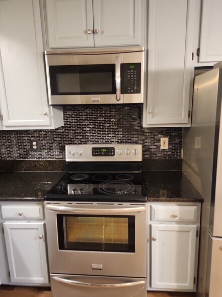 Building Photo - 9308 Gordon Ct