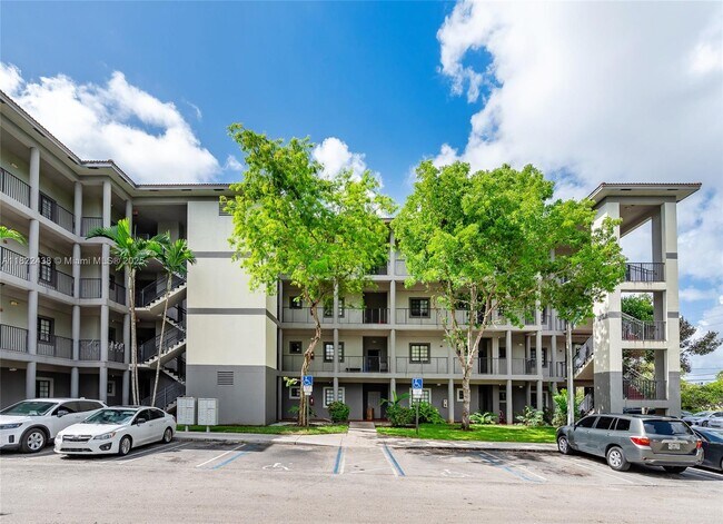 Building Photo - 2851 Riverside Dr