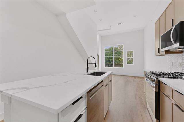 Building Photo - 2080 Kelly Ave