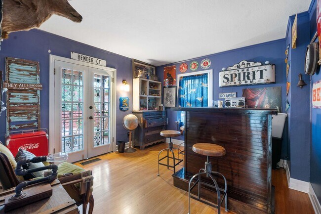 Building Photo - Historic Charm Meets Modern Living – Stunning 5 Bedroom Home on Iconic Myrtle Avenue
