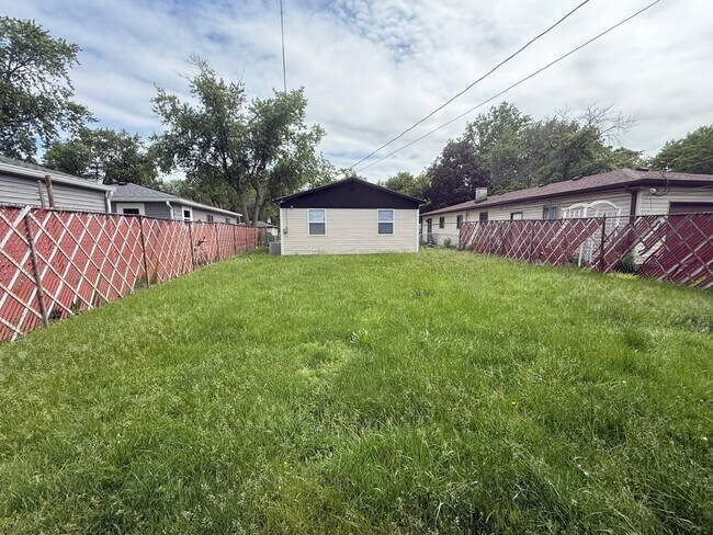 Building Photo - Newly rehab, three bedroom, one bath and Christian Park with a fence yard.