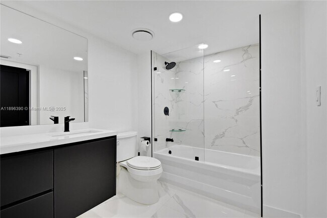 Building Photo - 1800 N Bayshore Dr