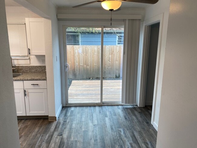 Building Photo - Newly Updated House 1 Mile From OSU Campus!