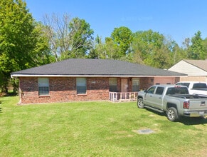 Building Photo - 605 Linda Ann Ave