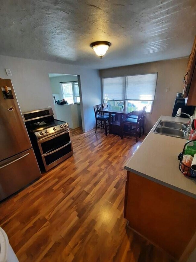 Building Photo - 507 W Miller St