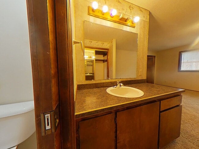 Building Photo - 3 Bedroom House ~ North Corvallis