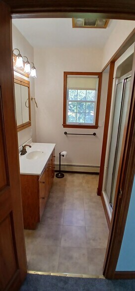 Bathroom - 2nd Floor - 57 Brook St
