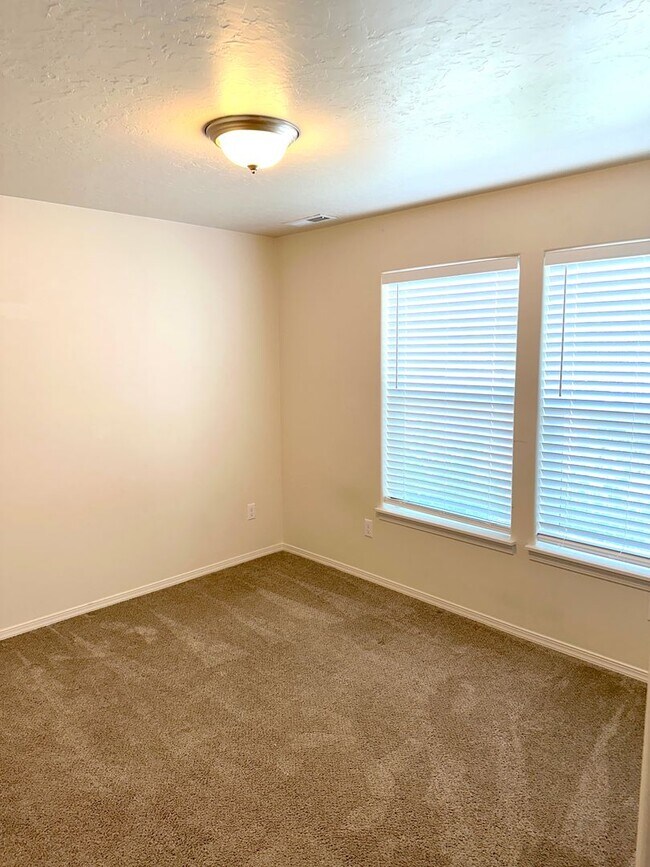 Building Photo - Newer 3-Bedroom in Middleton