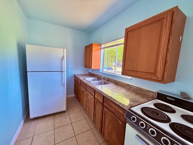 Building Photo - UPDATED and Adorable two bedroom one bath ...