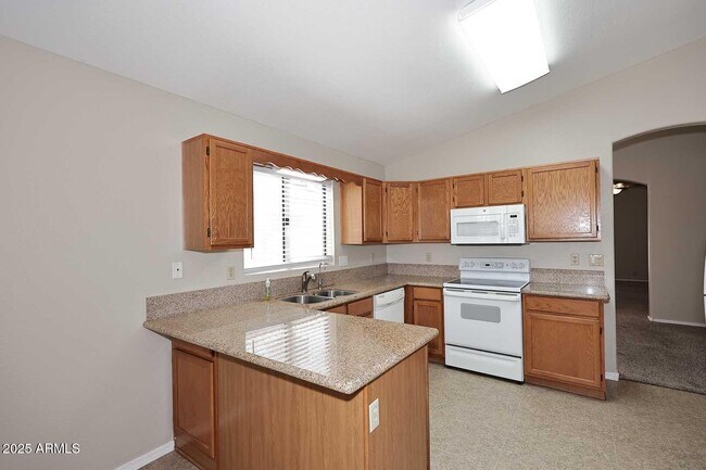 Building Photo - 4331 E Siesta Ln