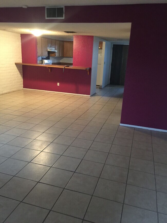 Building Photo - 797 W Mesa Verde Dr