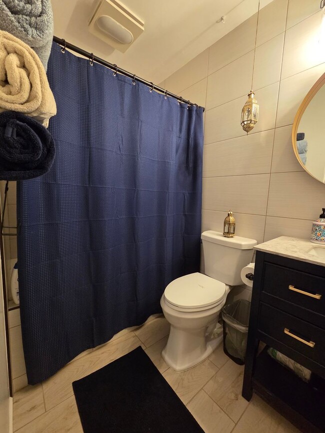 Building Photo - 2 Bedroom 2.5 Bath Town House in West Ventura