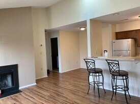 Building Photo - 2110 Aspen Dr