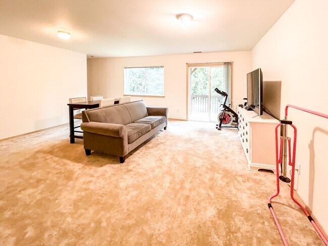 Building Photo - Rambler w/ Daylight Basement!