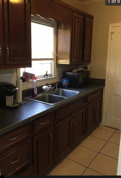 Building Photo - 98 Springdale St