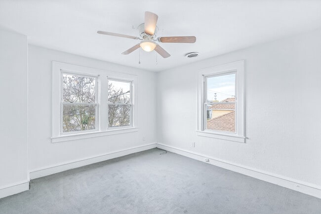 Building Photo - 629 31st St