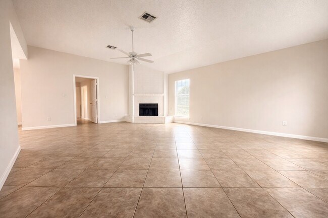 Building Photo - 2210 Sunset Trail