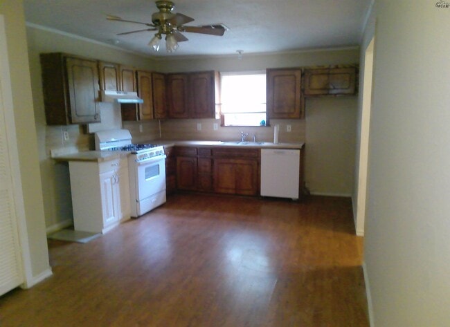 Building Photo - 5304 Burkburnett Rd