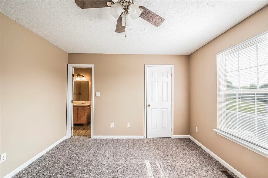 Building Photo - 133 Concord Dr