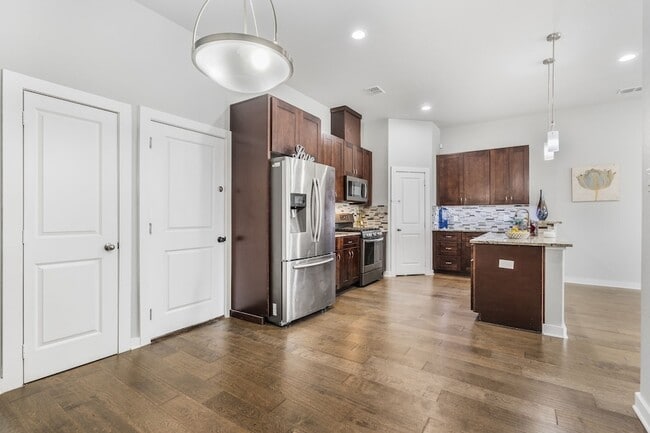 Building Photo - 5871 Rivendell Dr