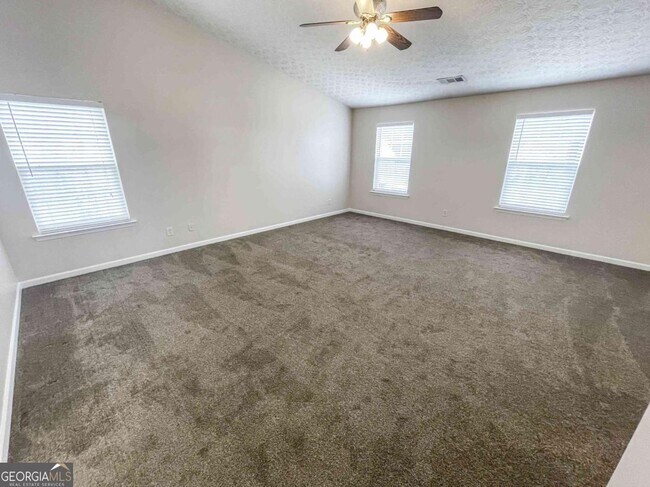 Building Photo - 6205 Tree Ridge Dr N W