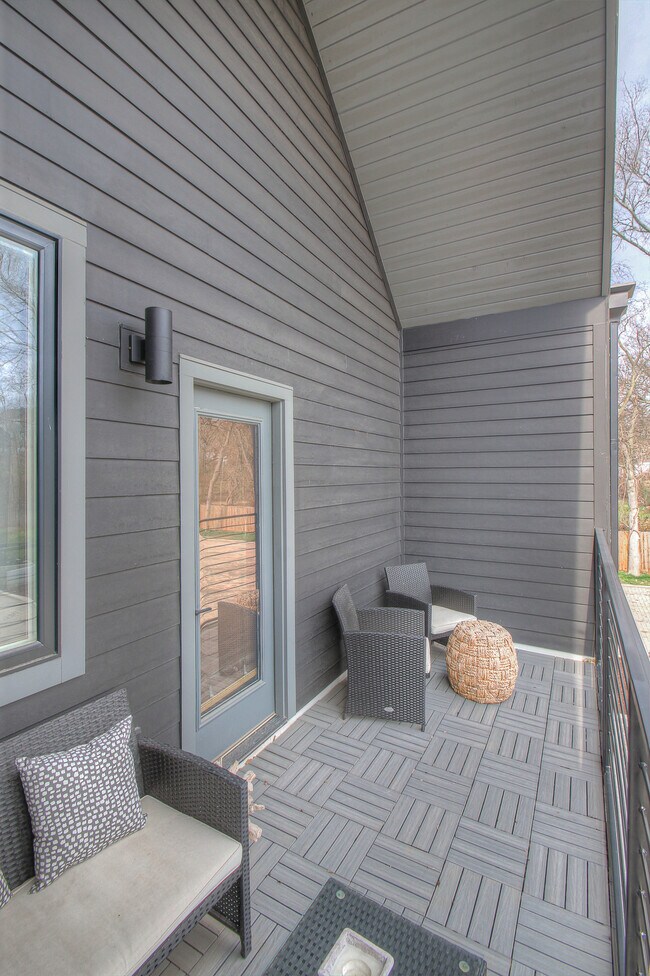 Building Photo - 801 Cherokee Ave