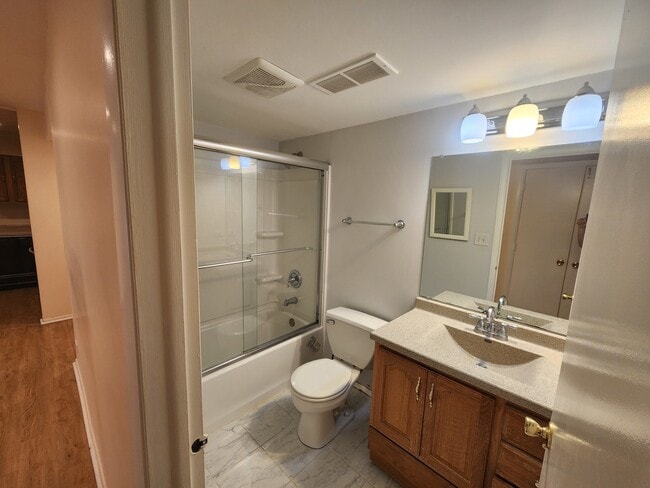 Building Photo - 1102 Hinswood Dr