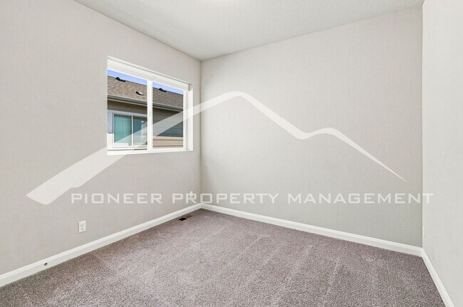 Building Photo - Gorgeous Home with Central AC and Washer/Dryer