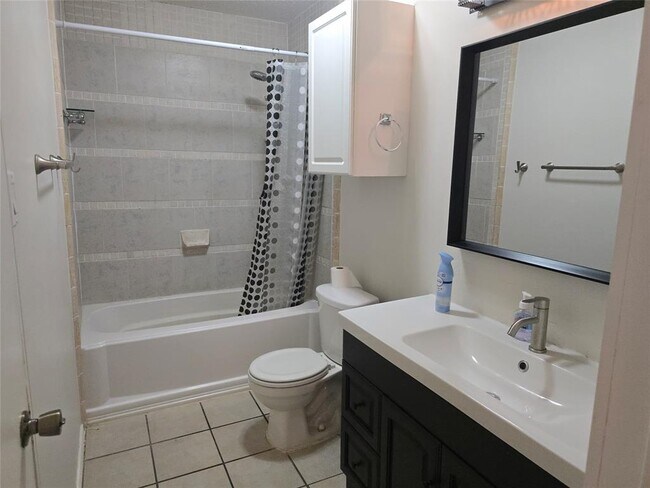 Building Photo - 841 Mica Ln