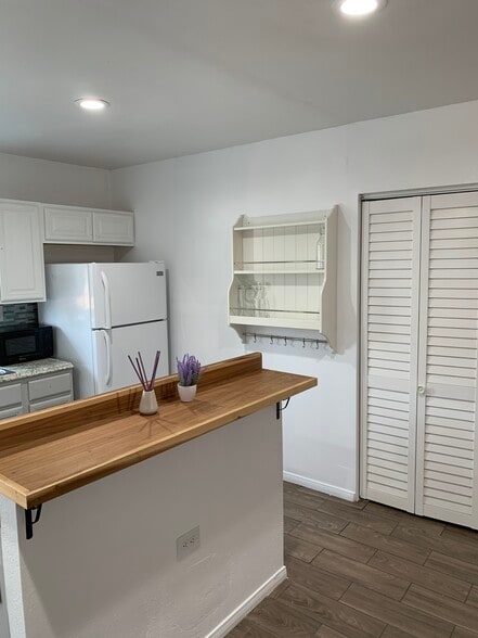 Kitchen Area - 526 Brooks Ave