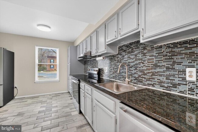 Building Photo - 6427 Old Scotts Ct