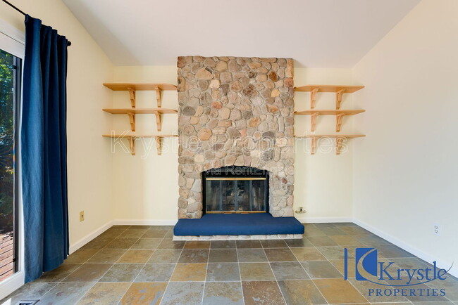 Building Photo - 530 N Regatta Dr