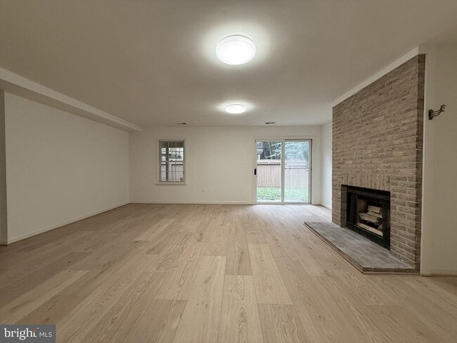 Building Photo - 7438 Crestberry Ln