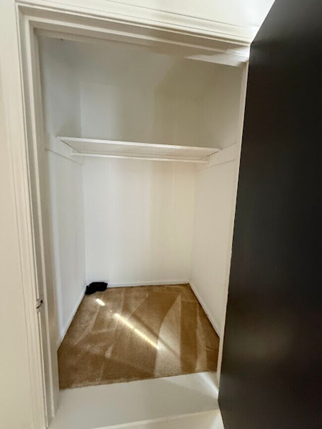 Building Photo - 497-497 Dickinson St