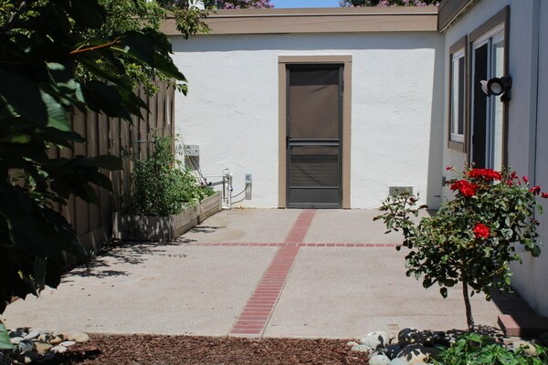 Building Photo - 2940 Mauricia Ave