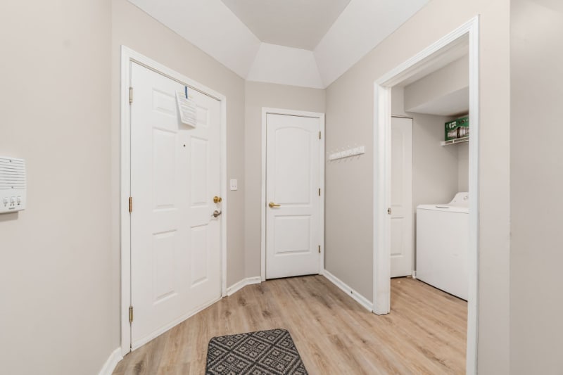 Building Photo - 757 Spring Valley Dr