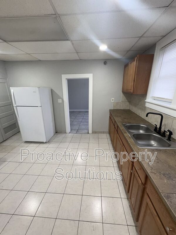 Building Photo - 534 Cherry St