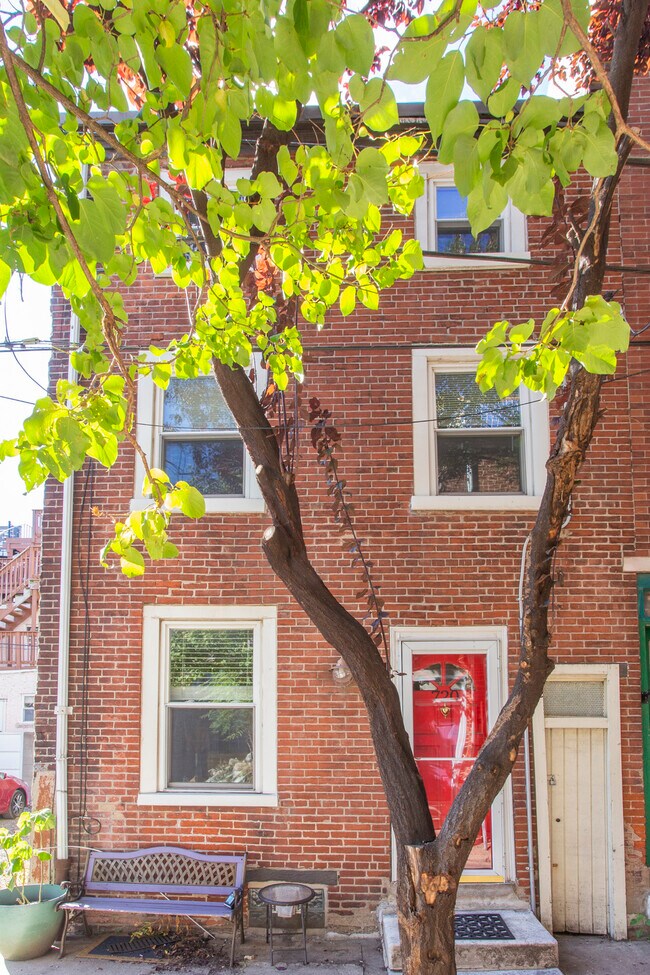 Building Photo - 720 S Percy St