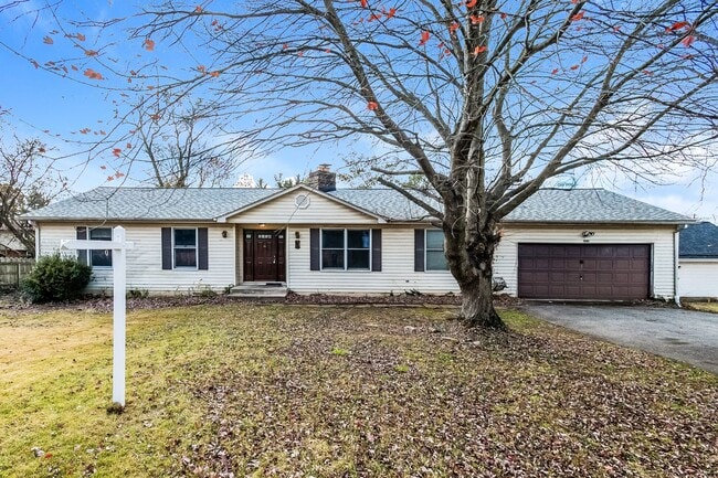 Building Photo - Beautiful Single Family Rambler with Huge Yard and Off Street Parking